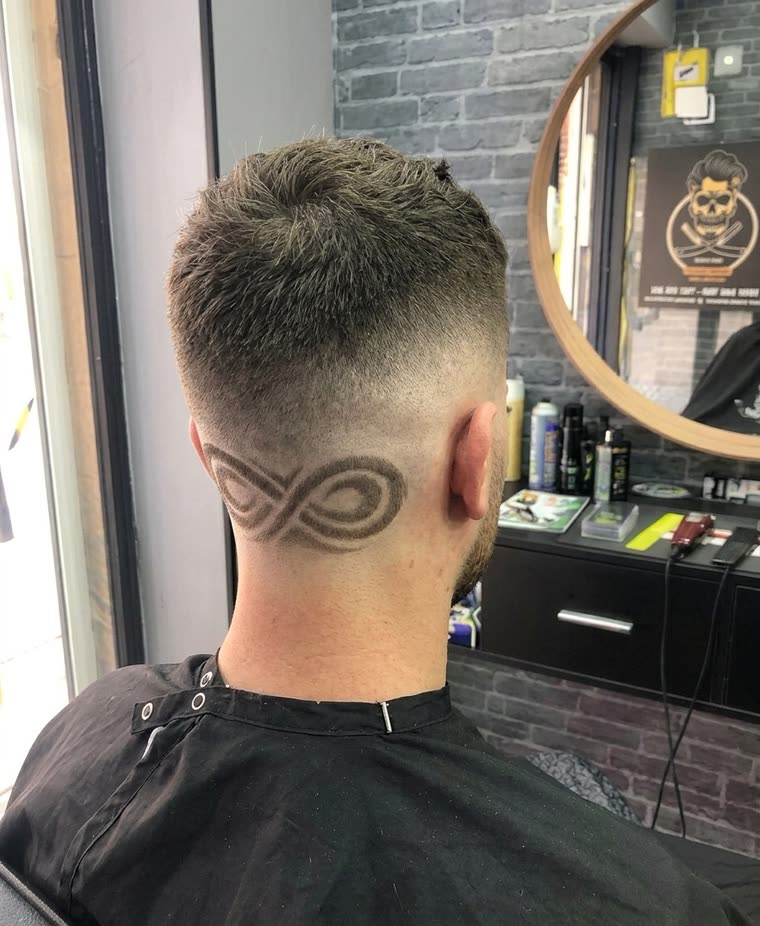 Skin fade with an infinity design